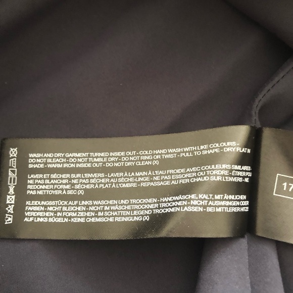 Finders Keepers low-cut blouse - Picture 9 of 11